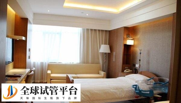 昆明安琪儿医院试管医生龙小玲和张晓梅哪个好？